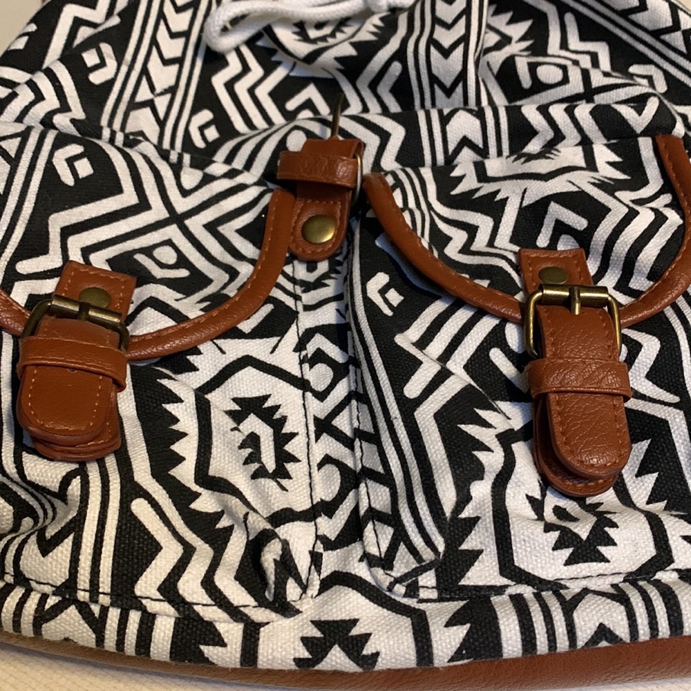 Tribal Print Drawstring Backpack - Picture 4 of 9